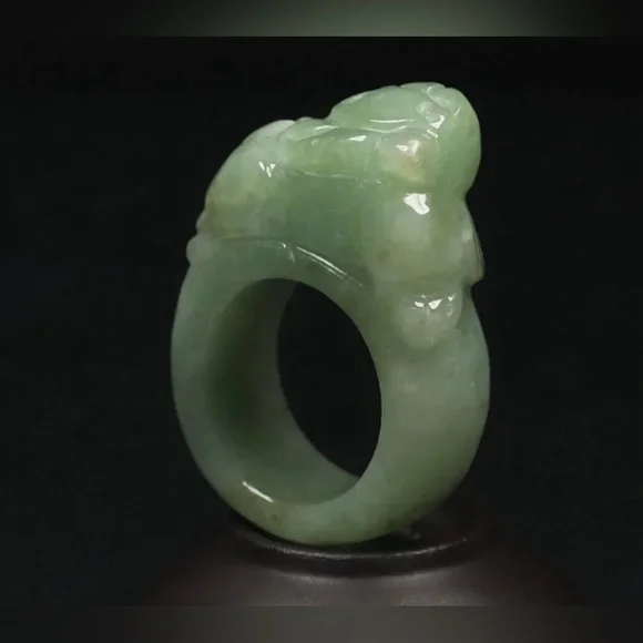VINTAGE Large Jade Green Ring HandCarved Pixiu Size 11.5 Prosperity Good Luck - Picture 9 of 10